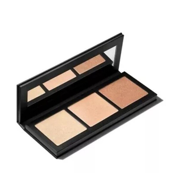 MAC Hyper Real Glow Highlighter Palette Get It Glowin $49 - Picture 2 of 7